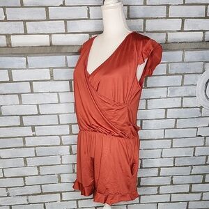 • Unbranded Women's Short Flatter Sleeve Romper Size XL Orange Built-in Bra
